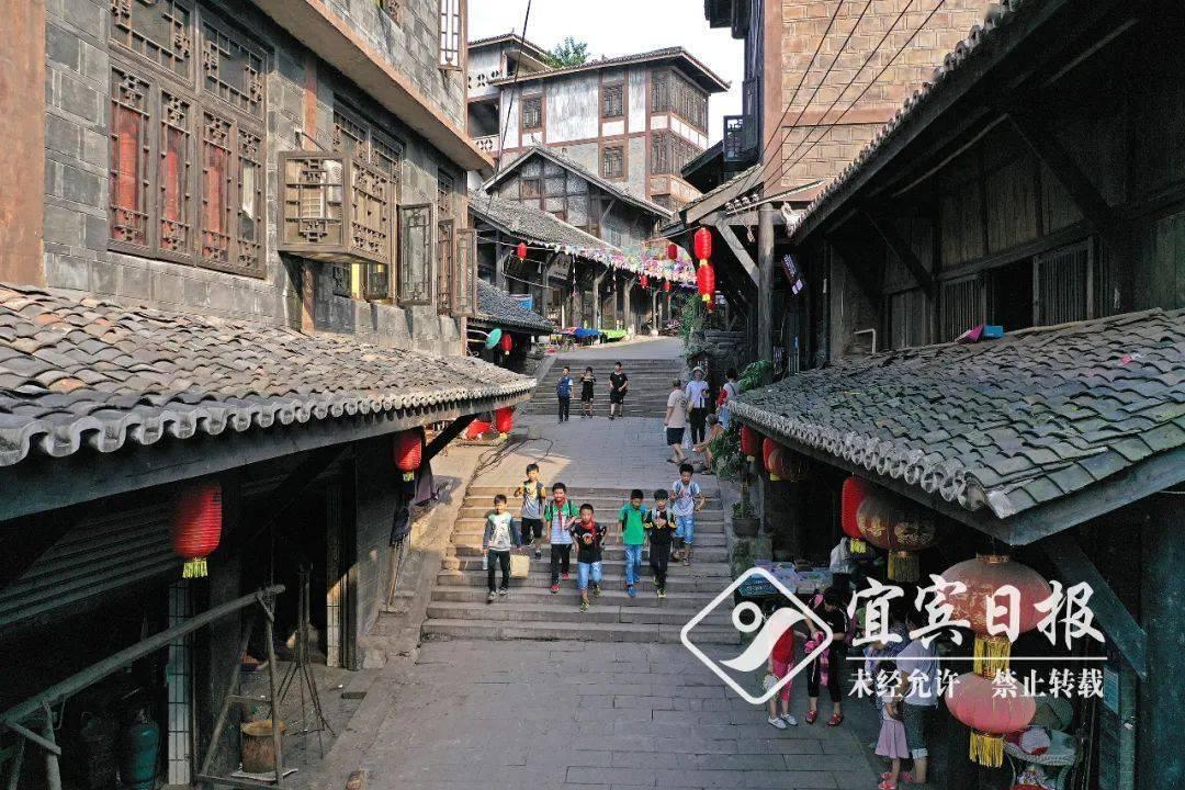 “链”指千亿产业集群 “智”造赋能光伏领跑